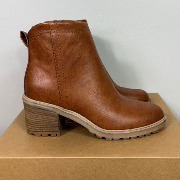 New Zodiac Women's Greyson Lug-Sole Boots in Cognac Faux Leather Women's Size 8 - Picture 4 of 9